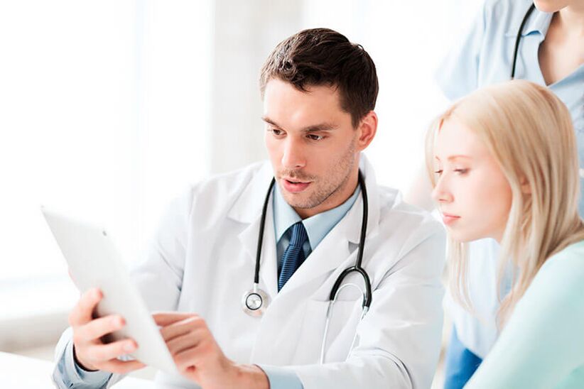 consulting a doctor about back pain
